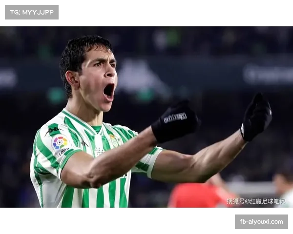 特写：老将布斯克茨在皇家贝蒂斯主场接受对手列队致敬